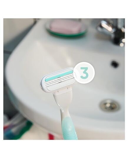 Gillette Venus Smooth Sensitive Shaving Razor - One Handle + 2 Blade Refills - Green