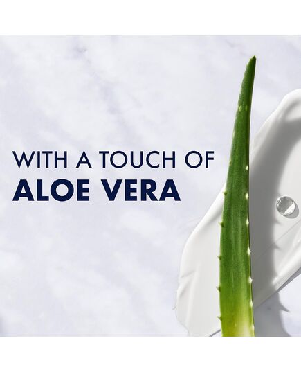 Gillette Shaving Foam for Sensitive Skin with Aloe Vera, 200ml – Hydrating, Protective, and Soothing Formula for Men – Lightly Fragranced, Alcohol-Free, Dermatologist-Tested