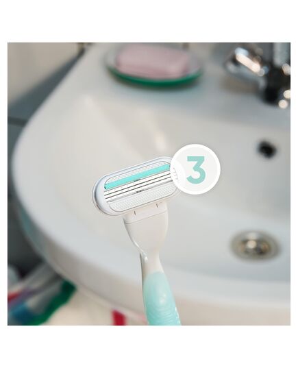 Gillette Venus Smooth Sensitive Shaving Razor - One Handle + 2 Blade Refills - Green