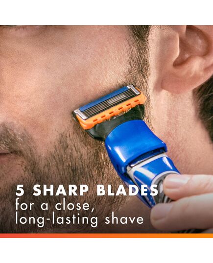 Gillette Styler, 1 Beard Trimmer for Men with 1 ProGlide Razor Blade Refill, 1 Battery, 3 Comb Attachments, Waterproof